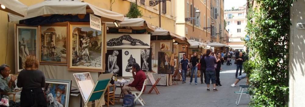 Immagine di una mostra d'arte in via Margutta a Roma